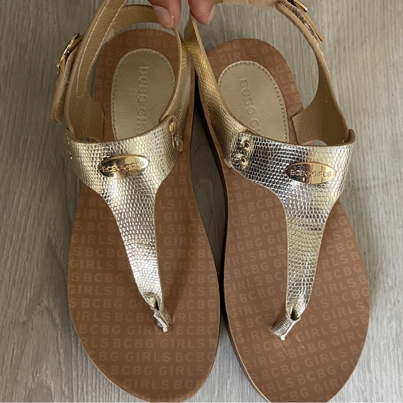 Sandals BCBG Girls metallic gold color size 2 - Picture 8 of 9
